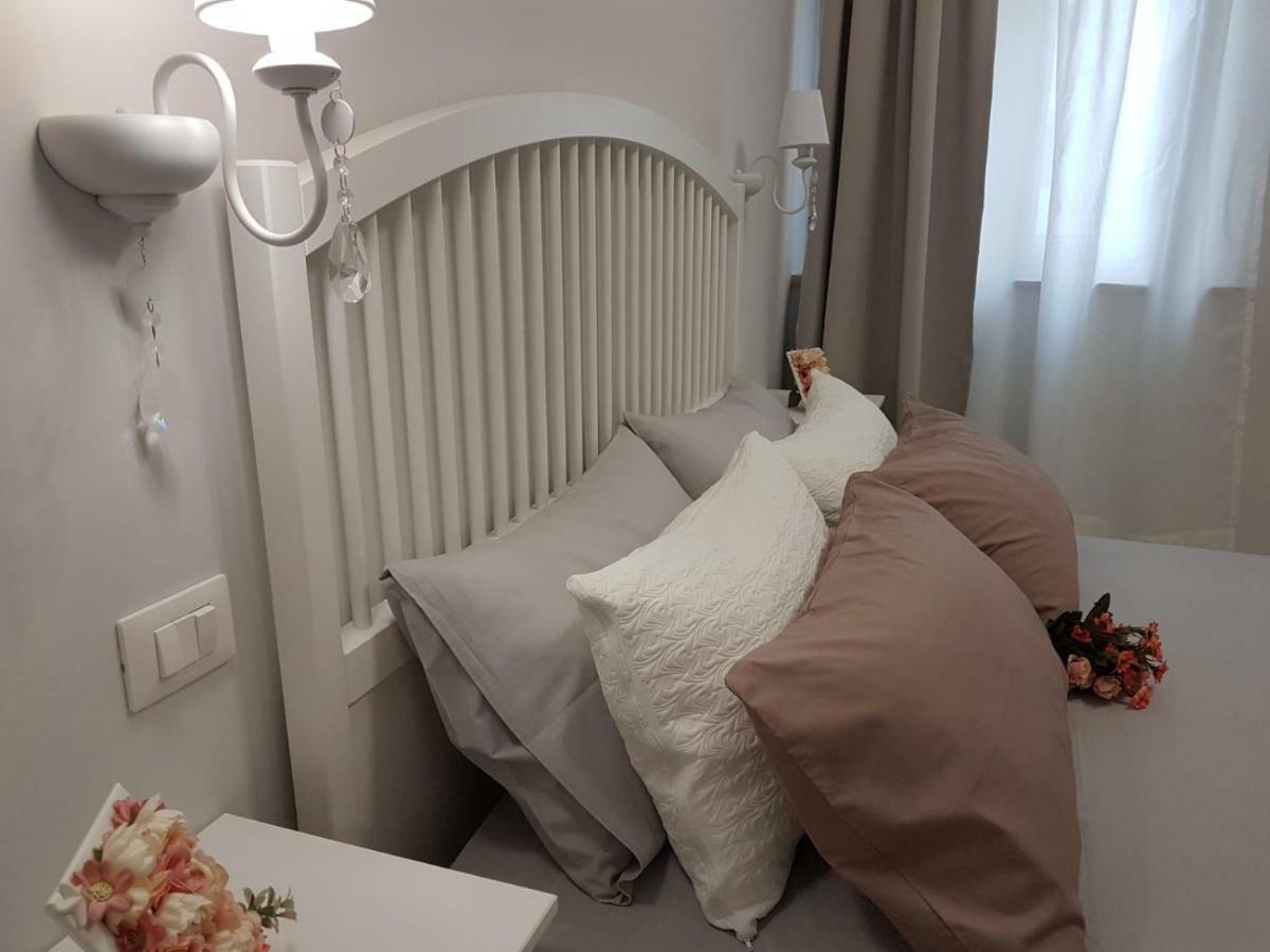 Affitta Camere Da Nonna Maria Lesina Exteriör bild